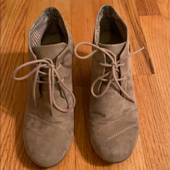 tan ankle boots - Picture 3 of 4